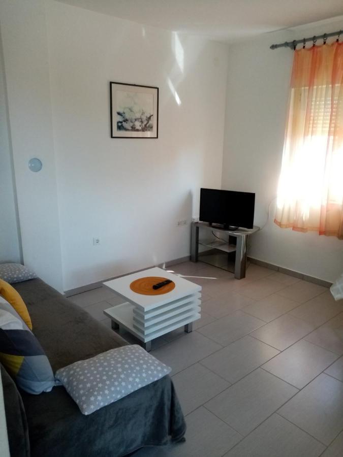 Apartmani Cesar Rtina Exterior photo